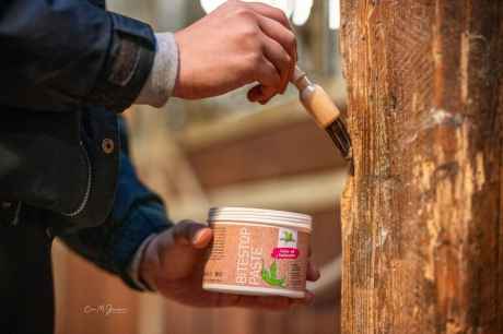 Przejdź do produktu PREPARAT PRZECIW OBGRYZANIU DLA KONI BEZBARWNY