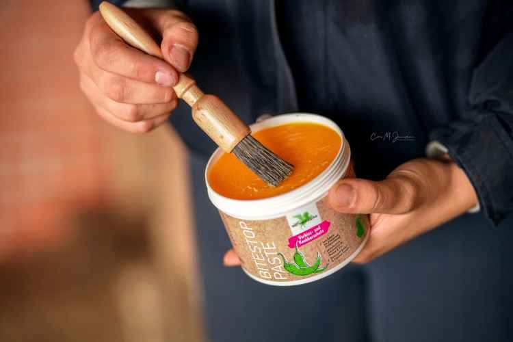 PREPARAT PRZECIW OBGRYZANIU DLA KONI BEZBARWNY