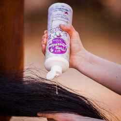 SZAMPON PIELĘGNUJĄCY DLA KONIA NADAJE POŁYSK BLASK