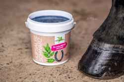 SMAR DO KOPYT KONIA CZARNY 1L CIEMNE CZARNE KOPYTA