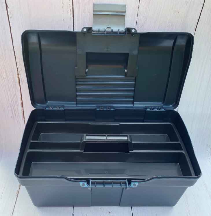 MODNA SKRZYNKA JEDZIECKA SZCZOTKI DLA KONIA DELUXE