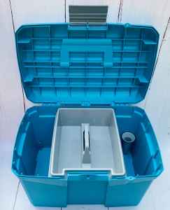 SKRZYNKA JEŹDZIECKA NA SZCZOTKI DLA KONIA LAGUNA