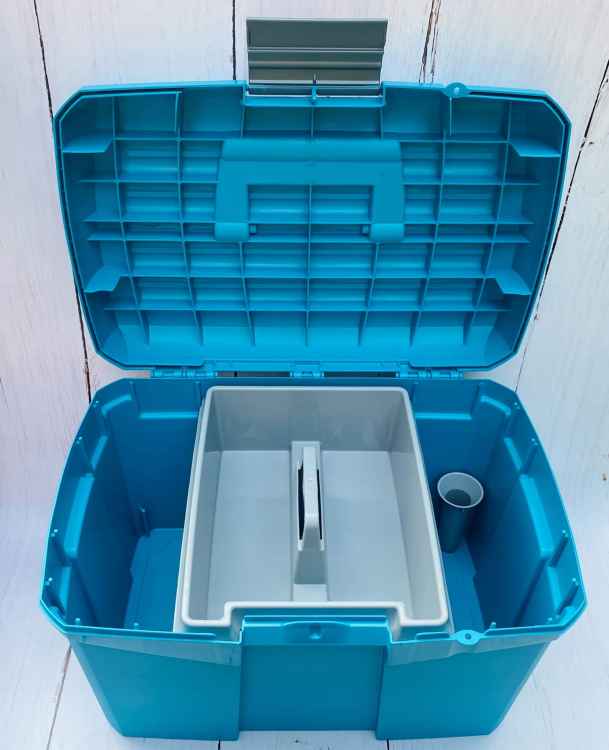 SKRZYNKA JEŹDZIECKA NA SZCZOTKI DLA KONIA LAGUNA