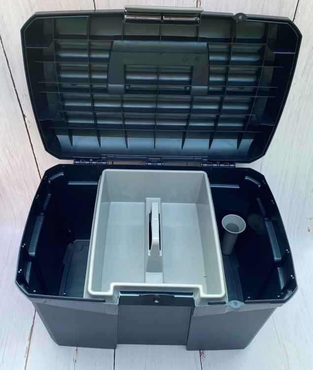 SKRZYNKA JEŹDZIECKA NA SZCZOTKI DLA KONIA GRANAT