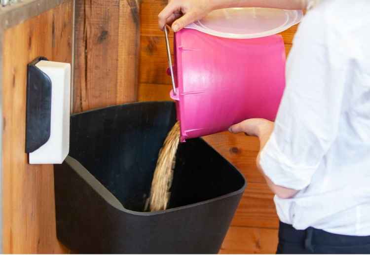 KARMIDŁO MOCNE KORYTO ŻŁÓB DLA KONI BYDŁA 15L