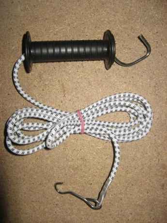 Przejdź do produktu Uchwyt bramowy czarny do pastucha elektrycznego z linką elastyczną  dla koni