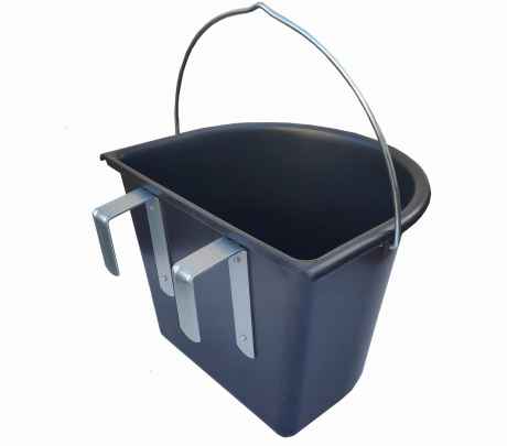 Przejdź do produktu  Karmidło do boksu dla koni z hakami i pałąkiem czarne