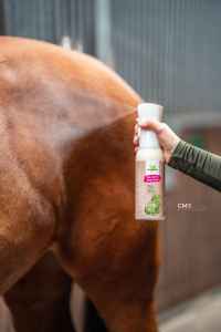 SPRAY NA MUCHY DLA KONIA KOŃ ODSTRASZA MUCHY OWADY KOMARY NATURALNY SKŁAD
