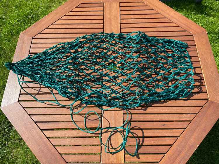 SIATKA NA SIANO DLA KONIA 5,5x5,5cm DO STAJNI 80CM RÓŻOWA