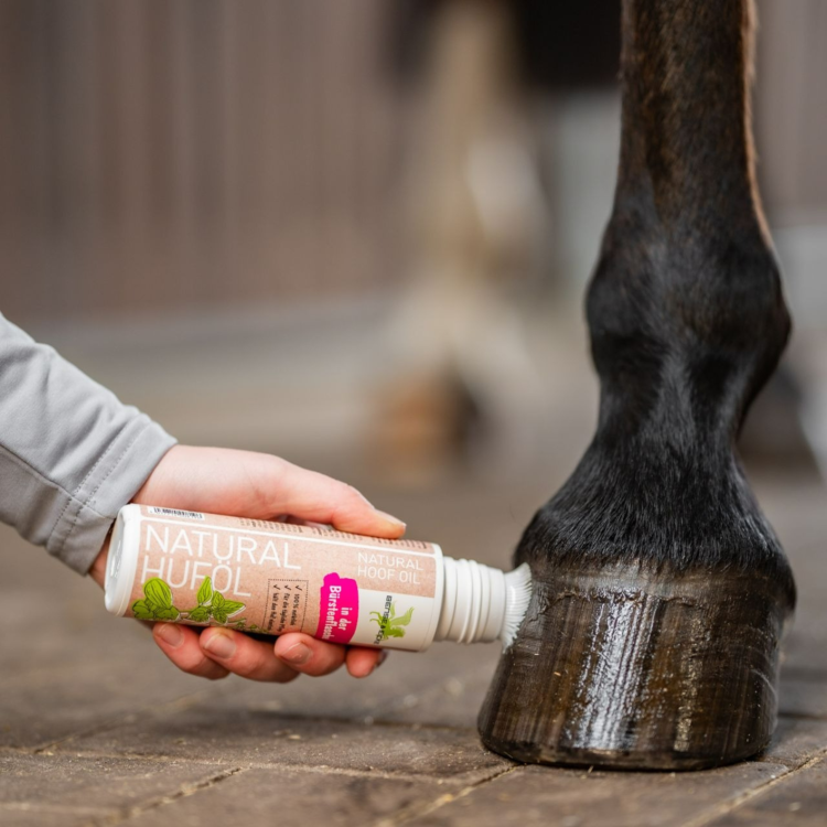 OLEJ OLEJEK do PIELĘGNACJI KOPYT dla konia ZE SZCZOTECZKĄ/PĘDZELKIEM 200ML
