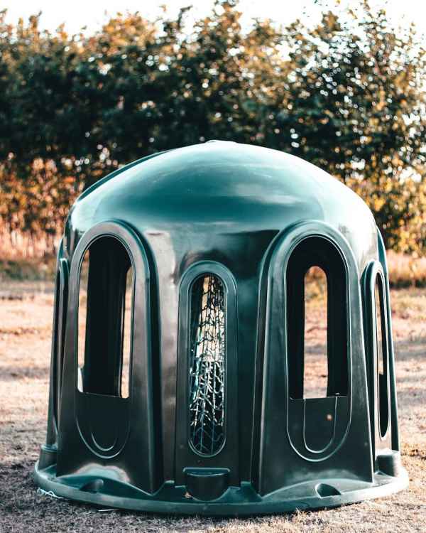 PAŚNIK DLA KONI Z SIATKĄ NA SIANO BALOT 10-CIO STANOWISKOWY