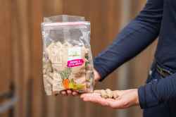 SMACZKI 1KG DLA KONI BANAN MARCHEW