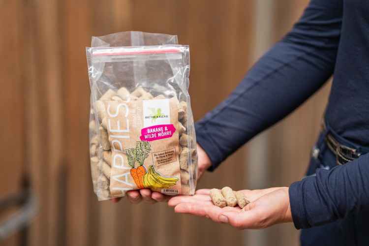 SMACZKI 1KG DLA KONI BANAN MARCHEW