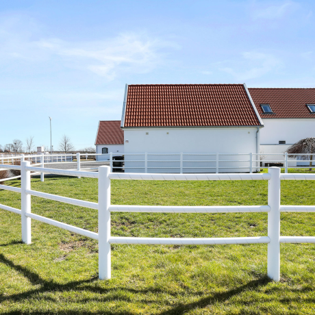 Przejdź do produktu Ogrodzenie dla koni z 3 poprzeczkami 1,65m wysokości