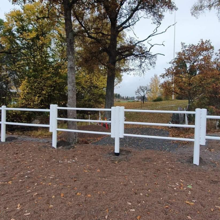 Brama do ogrodzenia dla koni szeroka biała.png