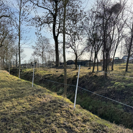 Przejdź do produktu Słupki do pastucha elektrycznego 154 cm BIAŁE paliki PREMIUM – Zestaw 200 szt.